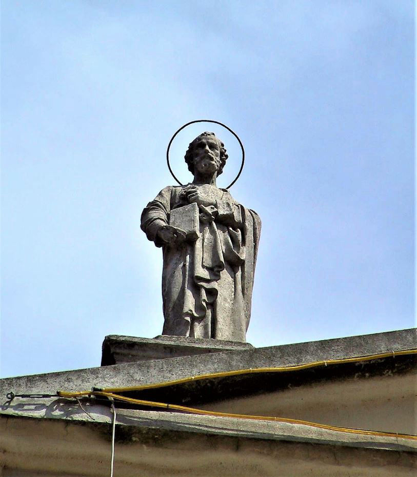 Statua sopra la Chiesa