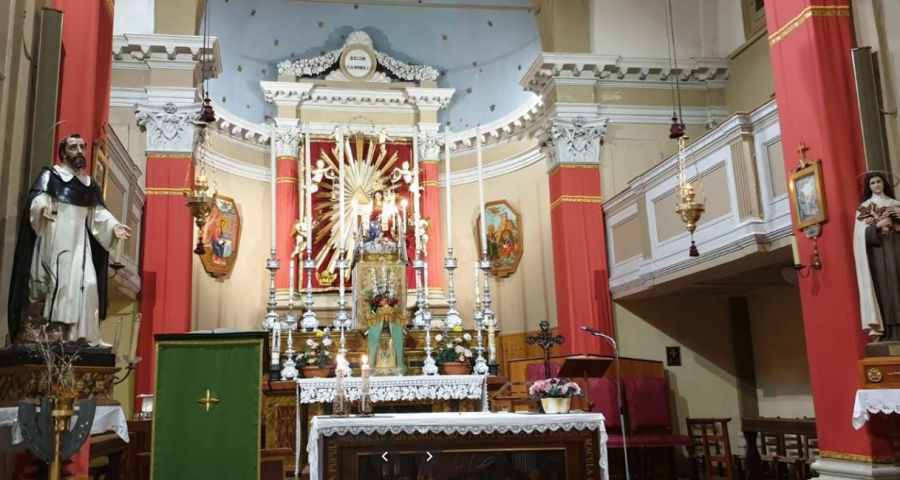 Altare con statua Madonna del Carmine