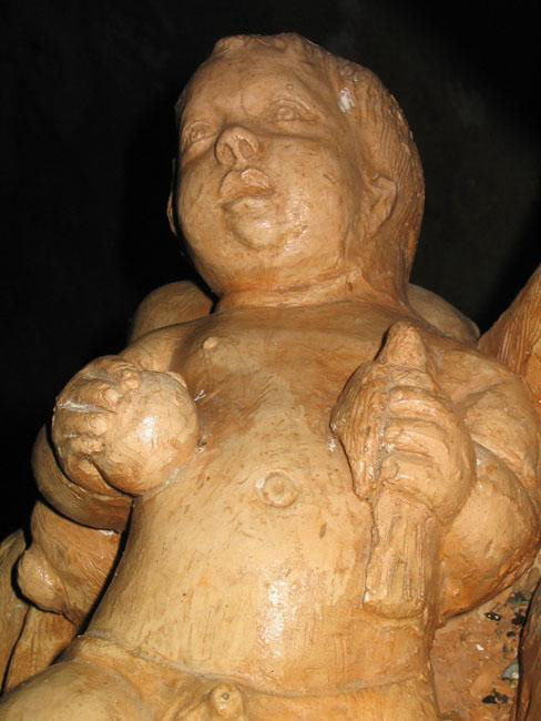 Particolare del Bambino statua di terracotta