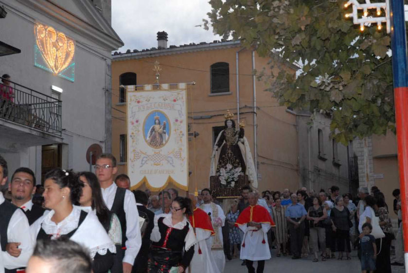 Processione con Madonna del Carmine