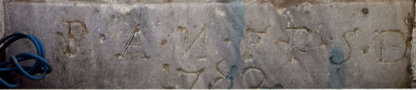 Iscrizione nella parte bassa della formella