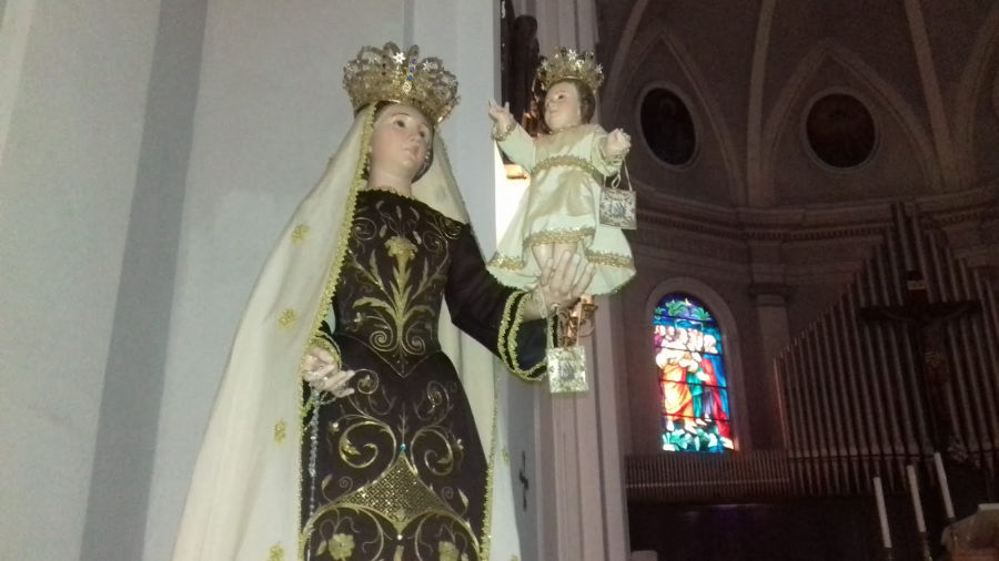 Madonna del Carmine in processione