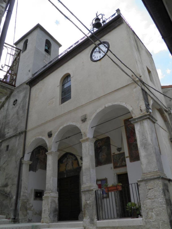 Portico della Chiesa Santa Lucia