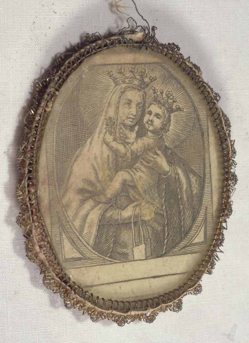 Reliquiario a capsula con la Madonna del Carmelo