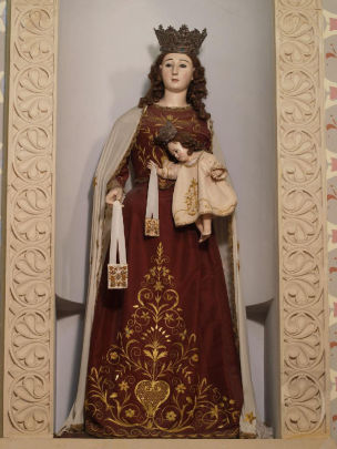 Statua della Madonna con Gesù Bambino