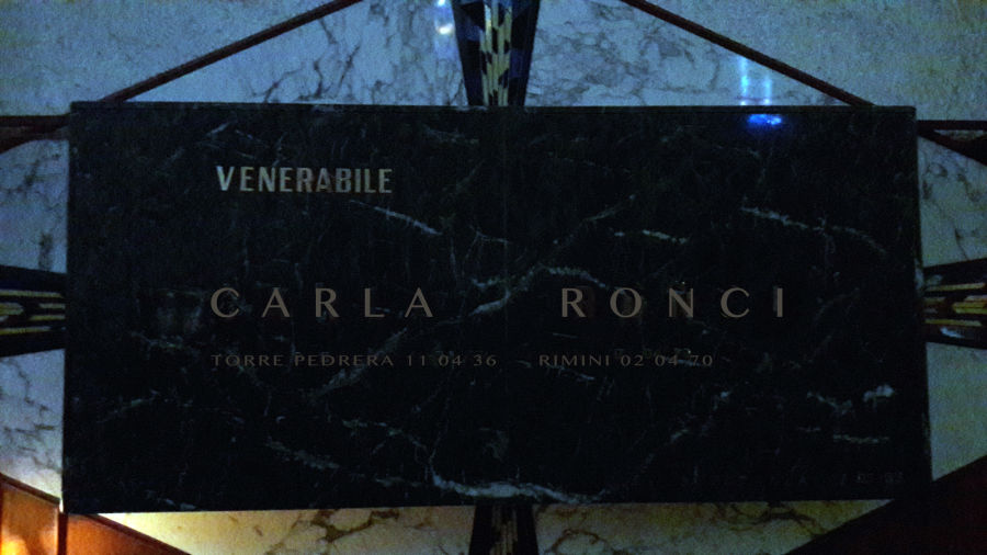 Urna marmorea di Carla Ronci